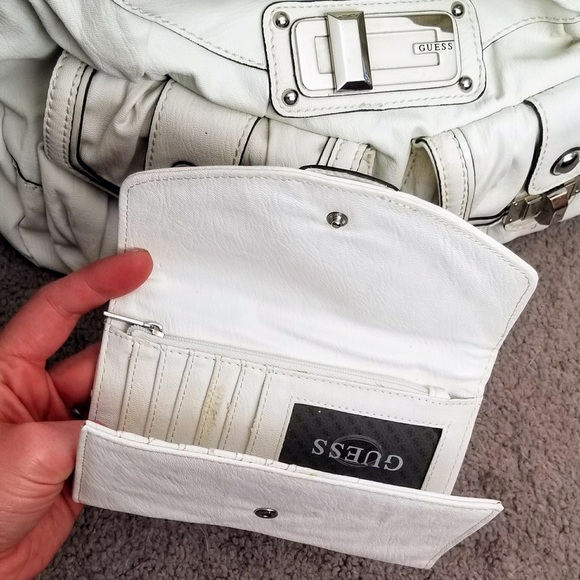 Guess Wallet - Picture 3 of 8